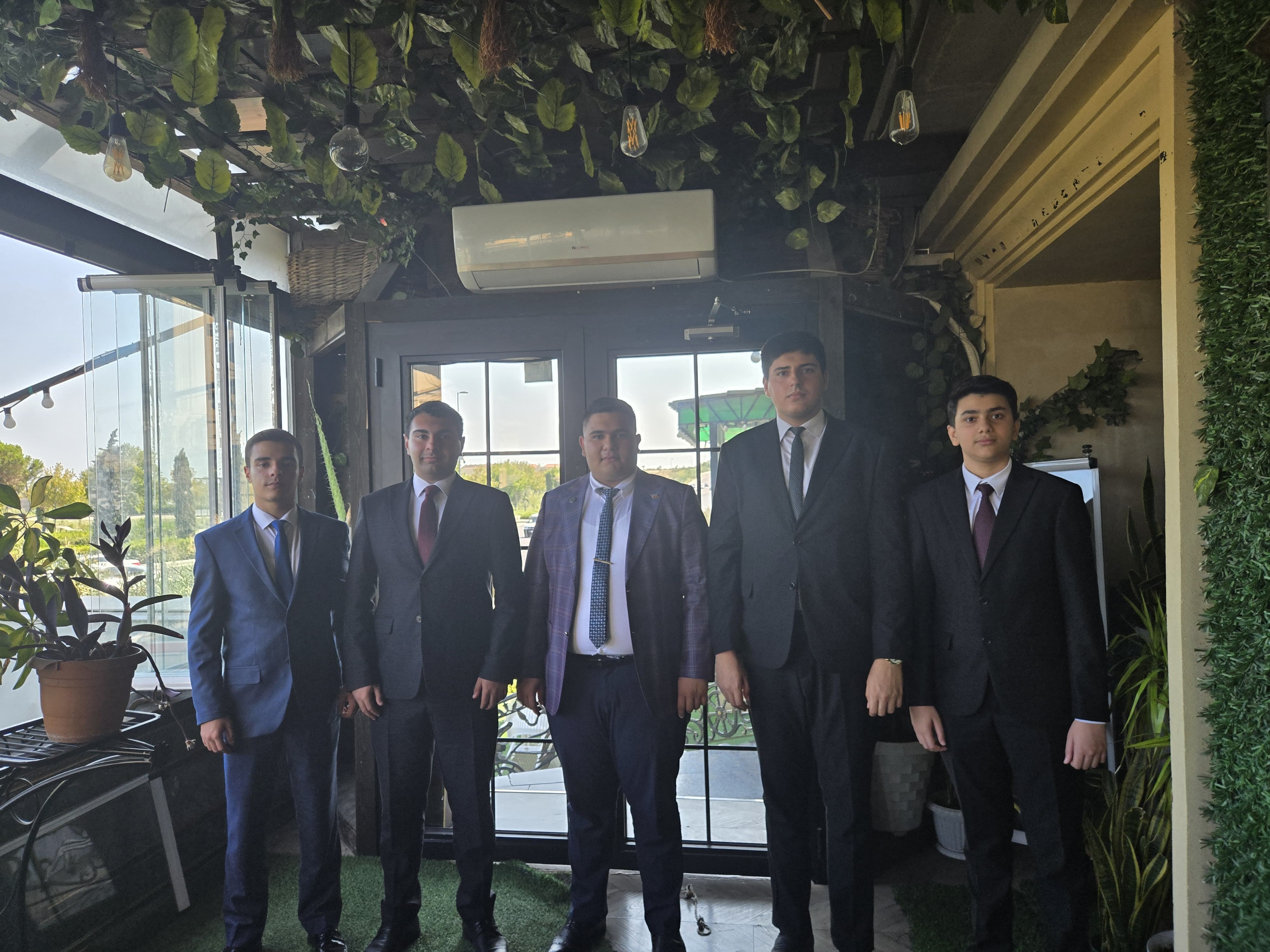 Müvəkkil Hüquq Mərkəzi könüllüləri Zirvə Könüllüləri ilə görüş keçirib.
